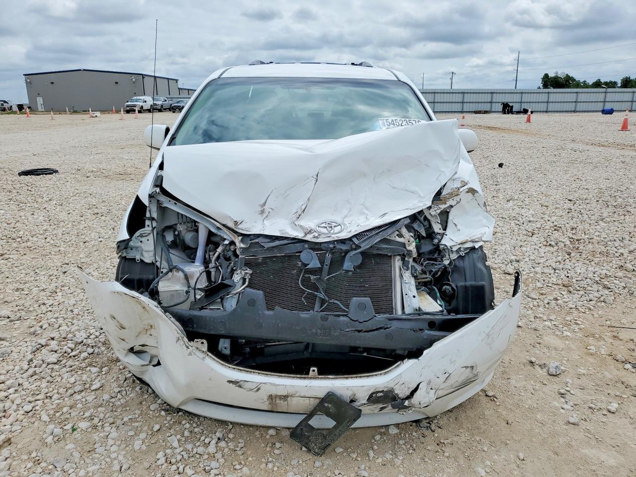 Toyota Sienna Le