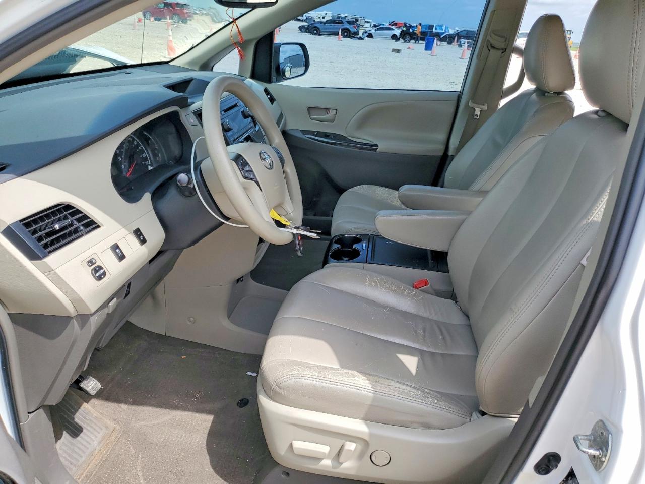 Toyota Sienna Le