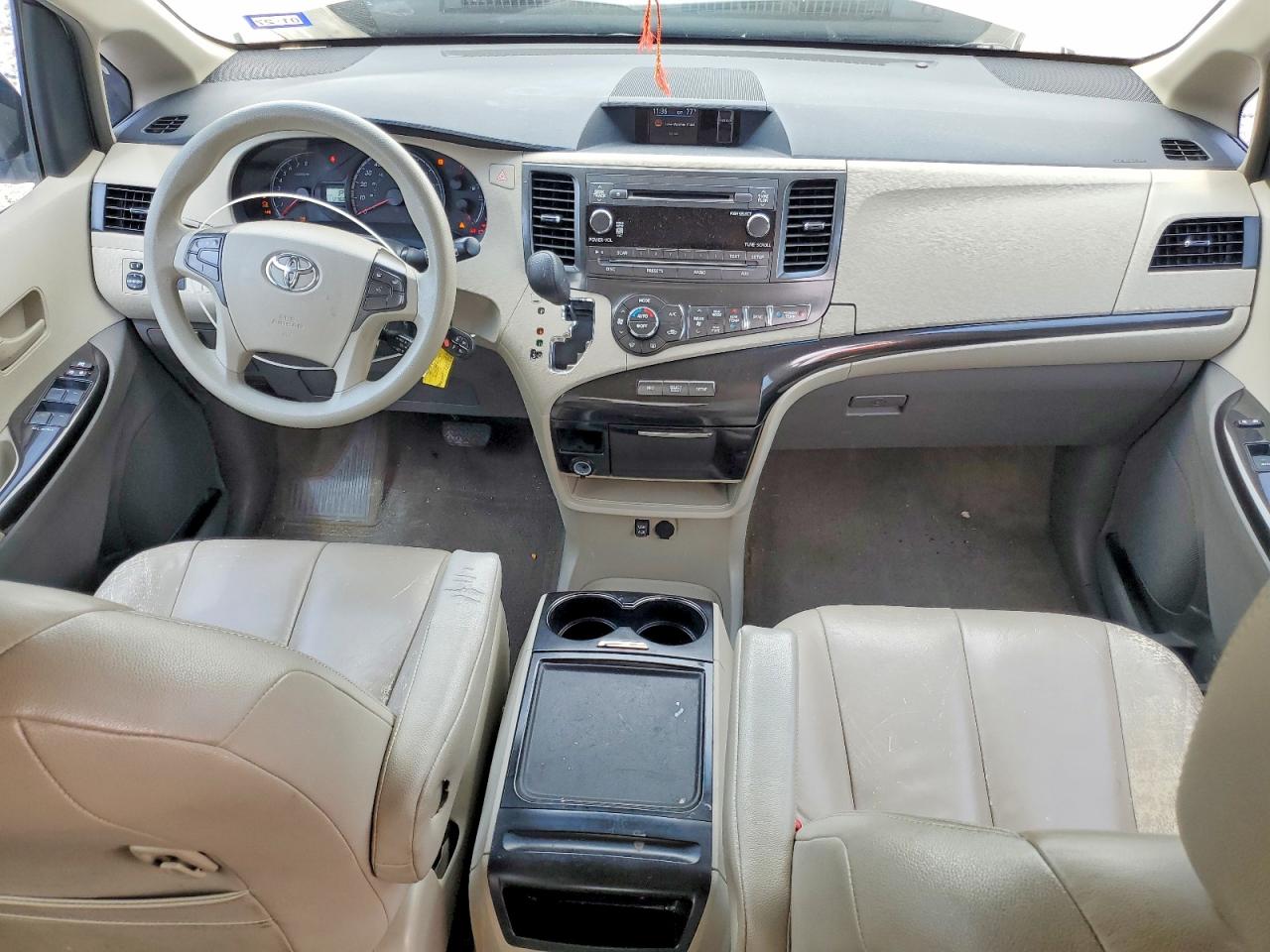 Toyota Sienna Le