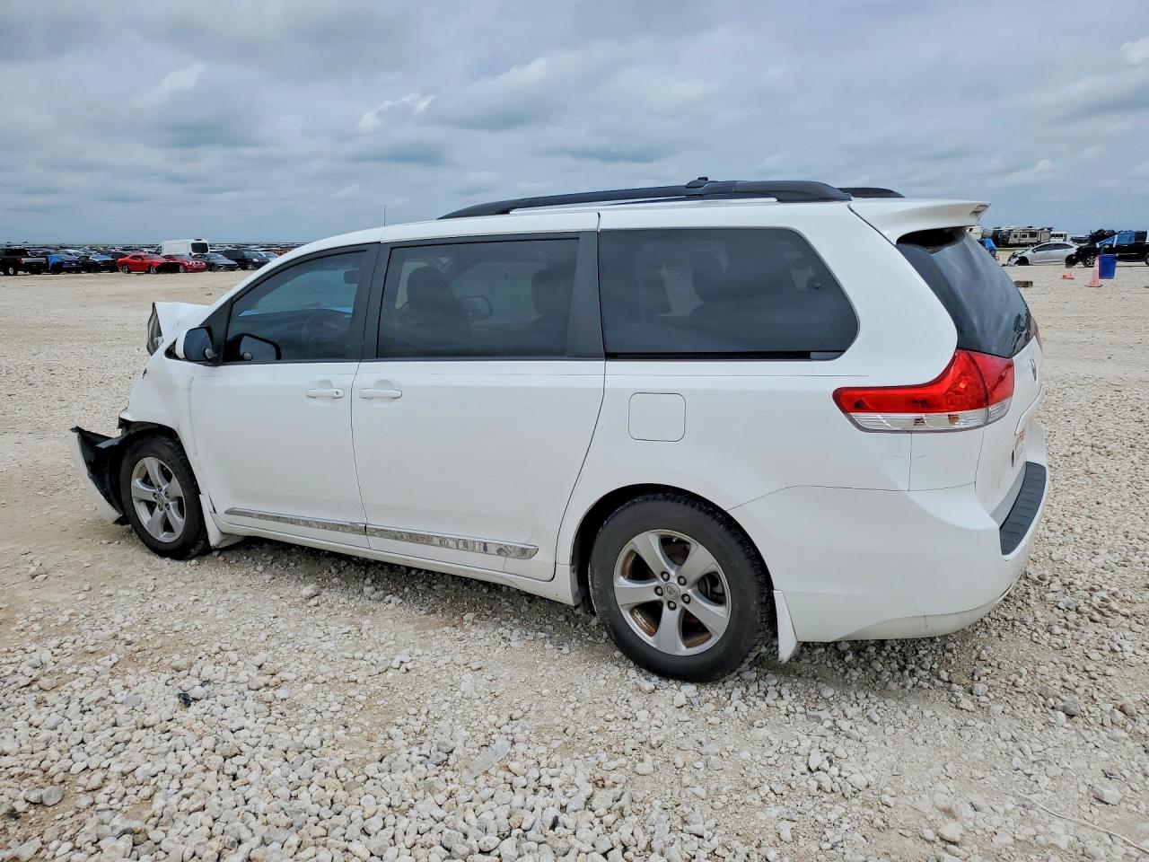 Toyota Sienna Le