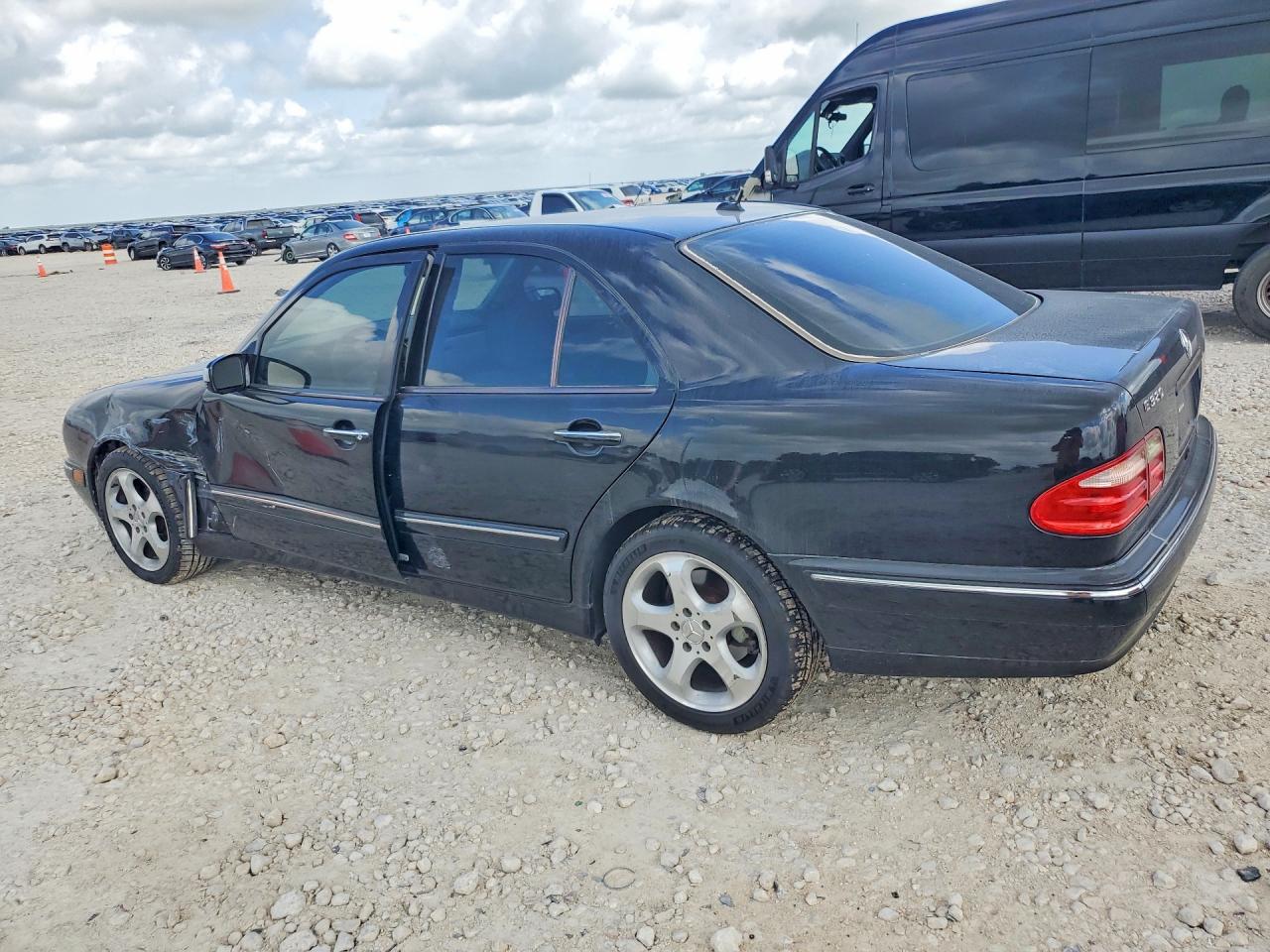 Mercedes-Benz E-Class 320