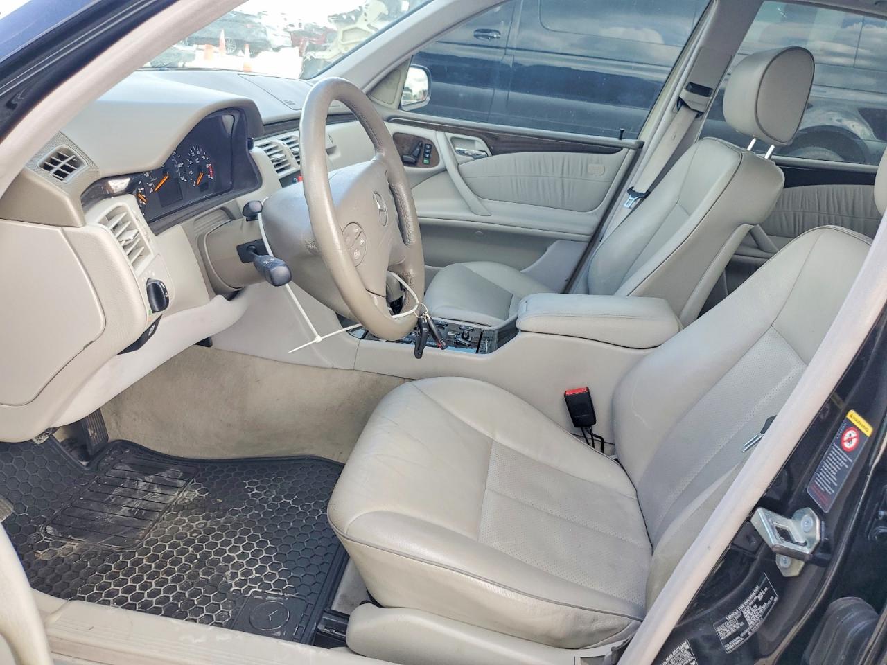 Mercedes-Benz E-Class 320