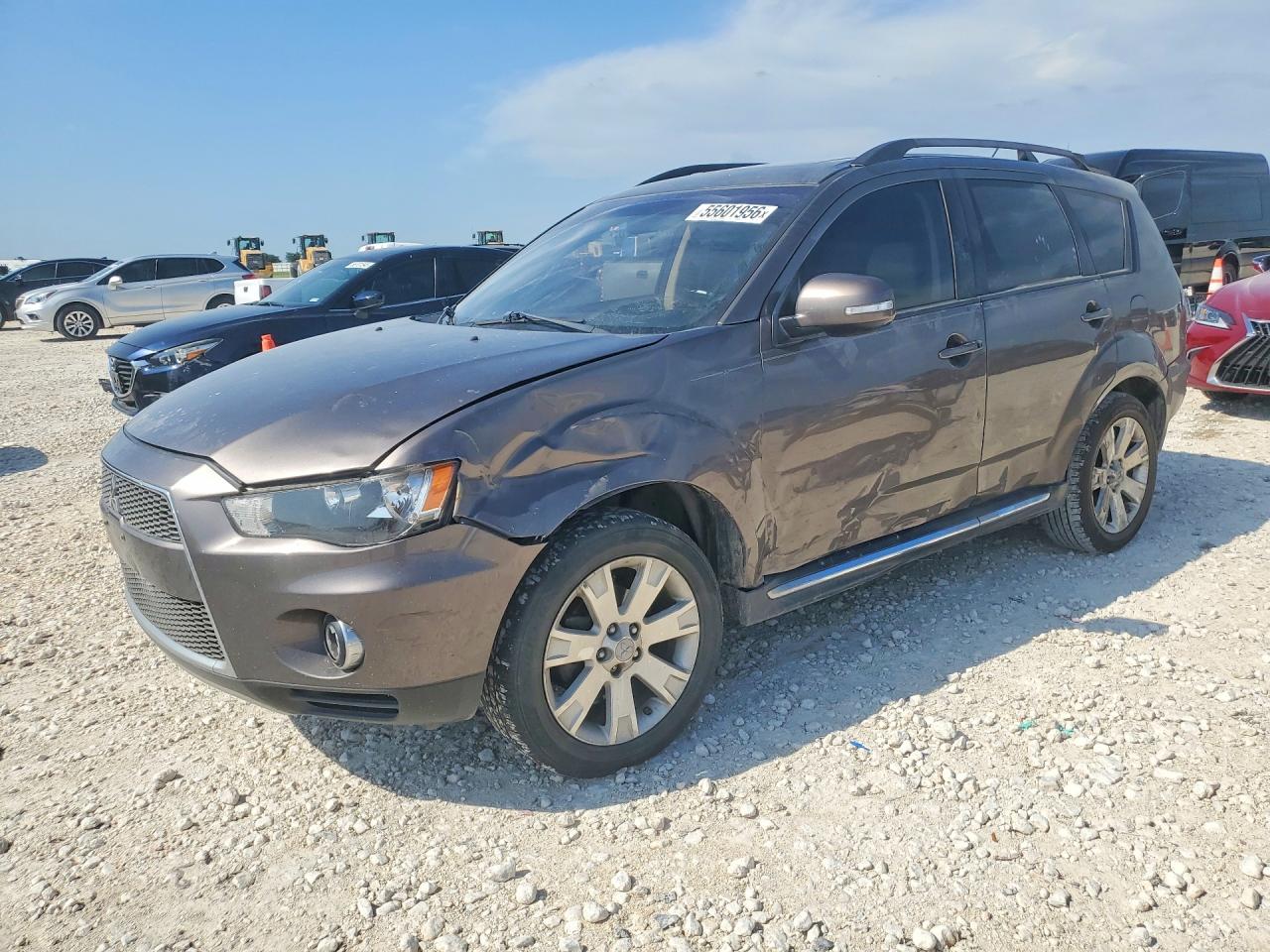 Salvage Mitsubishi Outlander Image