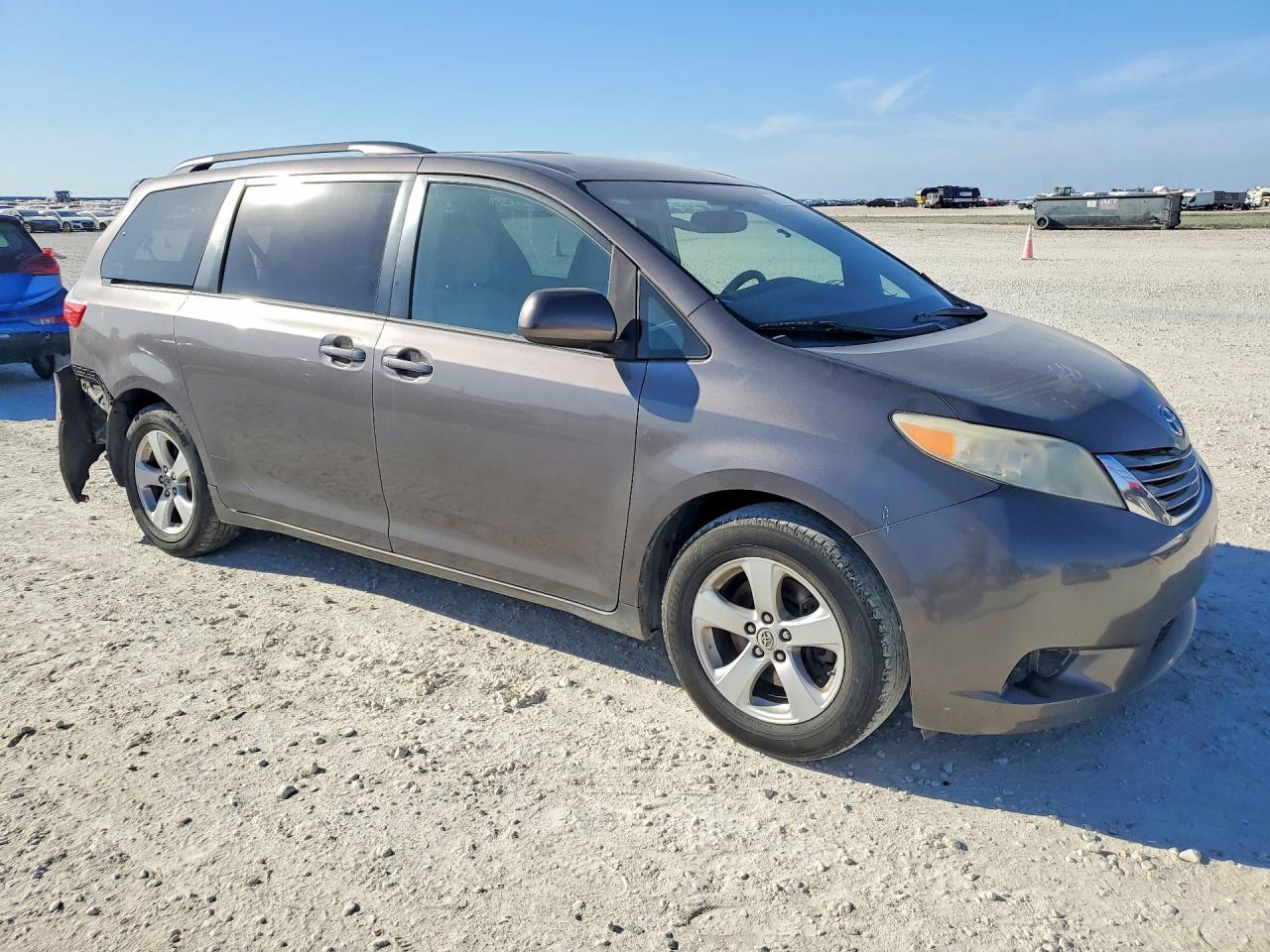 Toyota Sienna Le 8-passenger