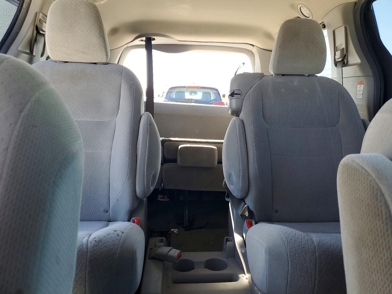 Toyota Sienna Le 8-passenger