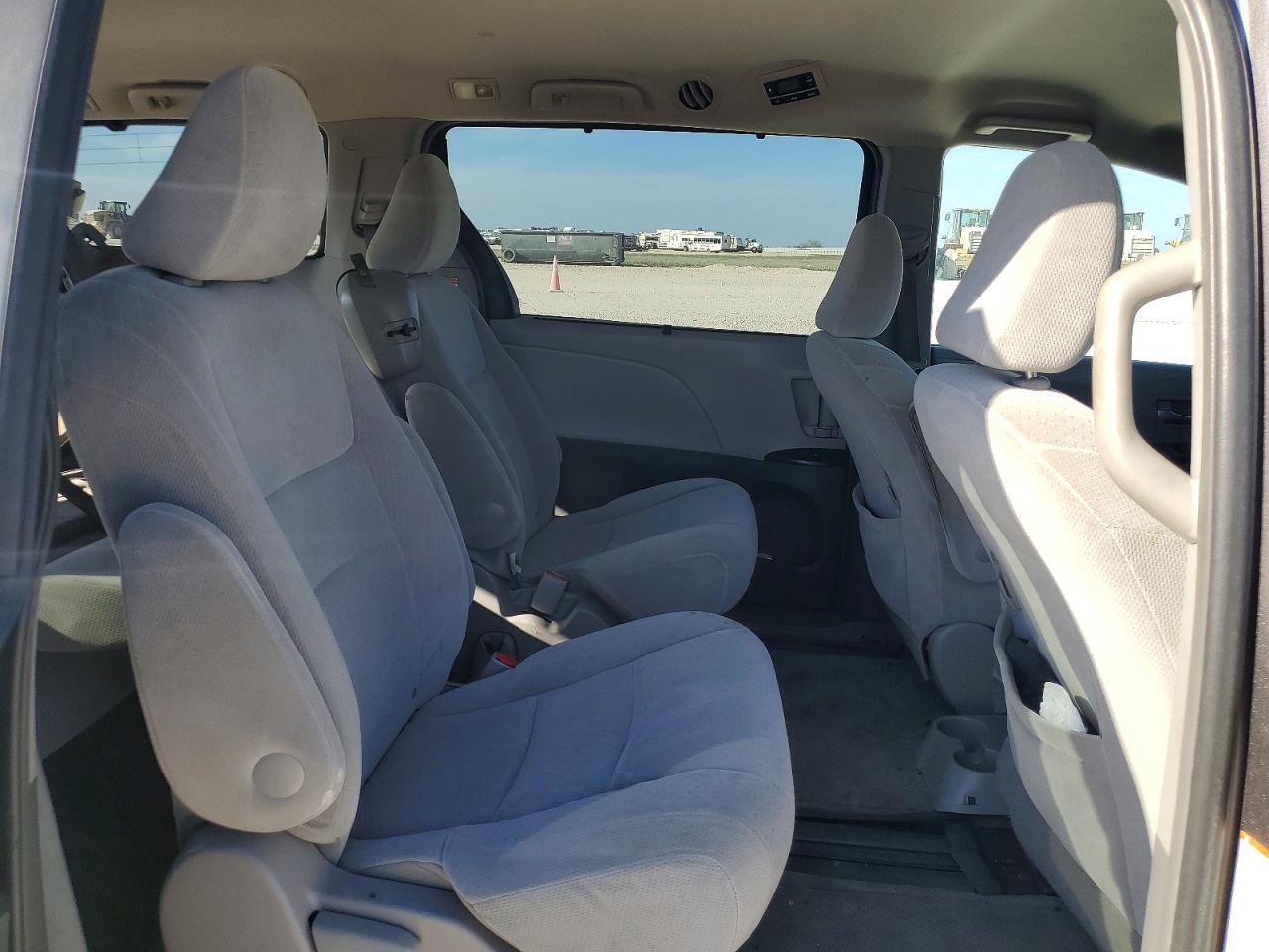 Toyota Sienna Le 8-passenger