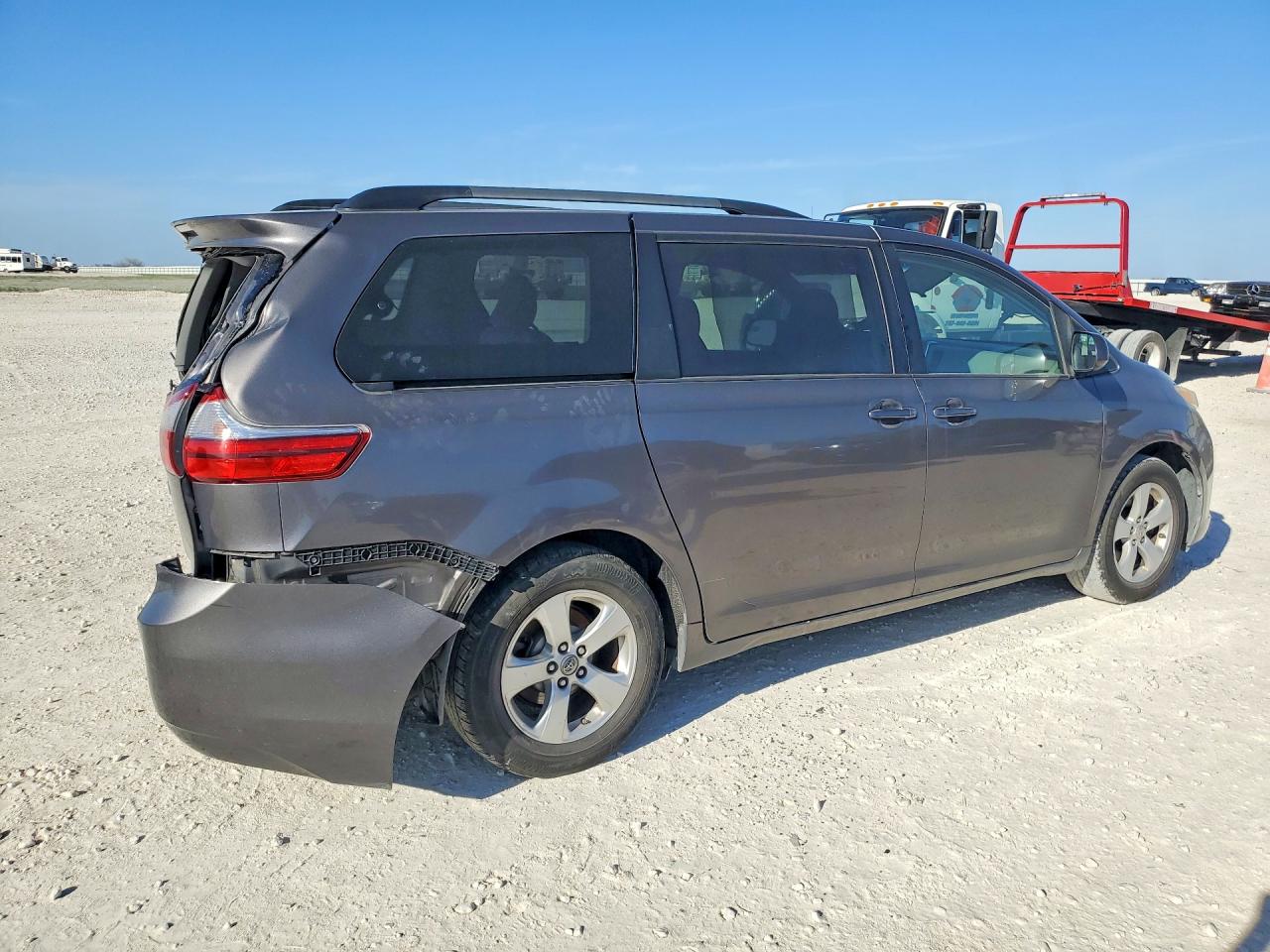 Toyota Sienna Le 8-passenger