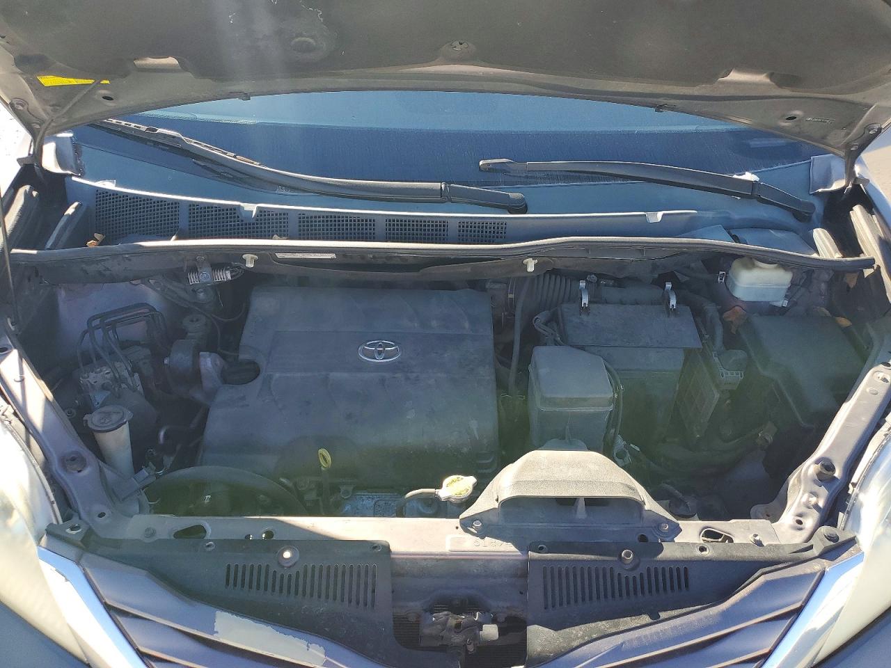 Toyota Sienna Le 8-passenger