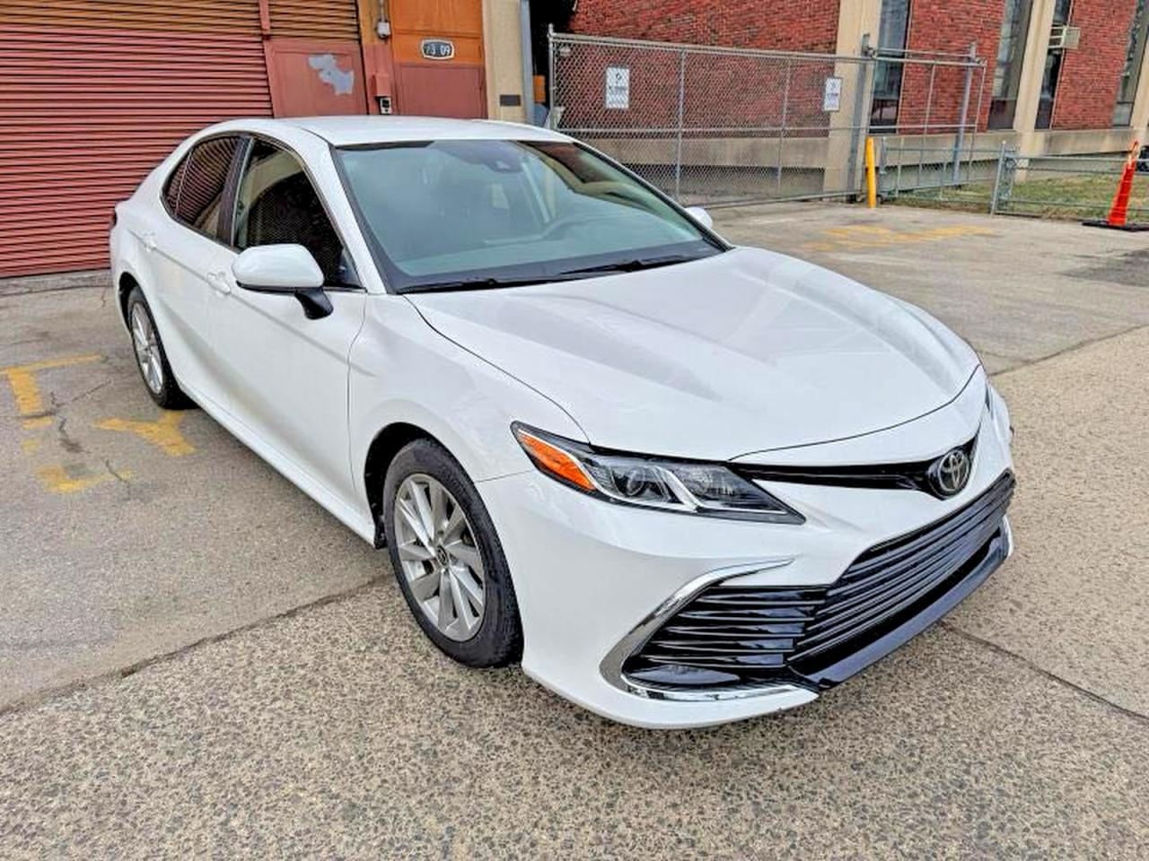 Salvage Toyota Camry Image