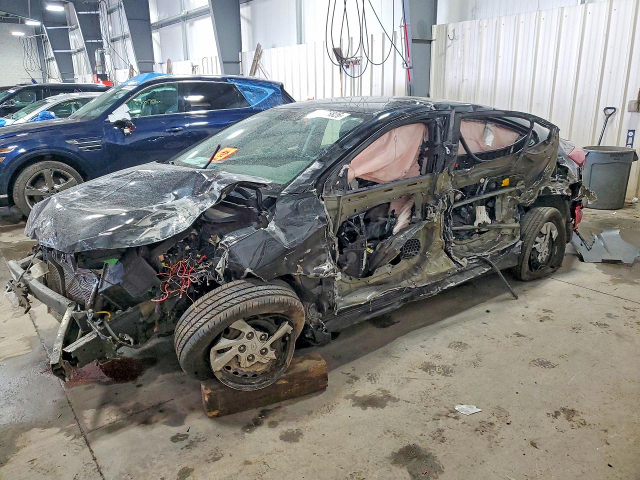Salvage Hyundai ELANTRA Image