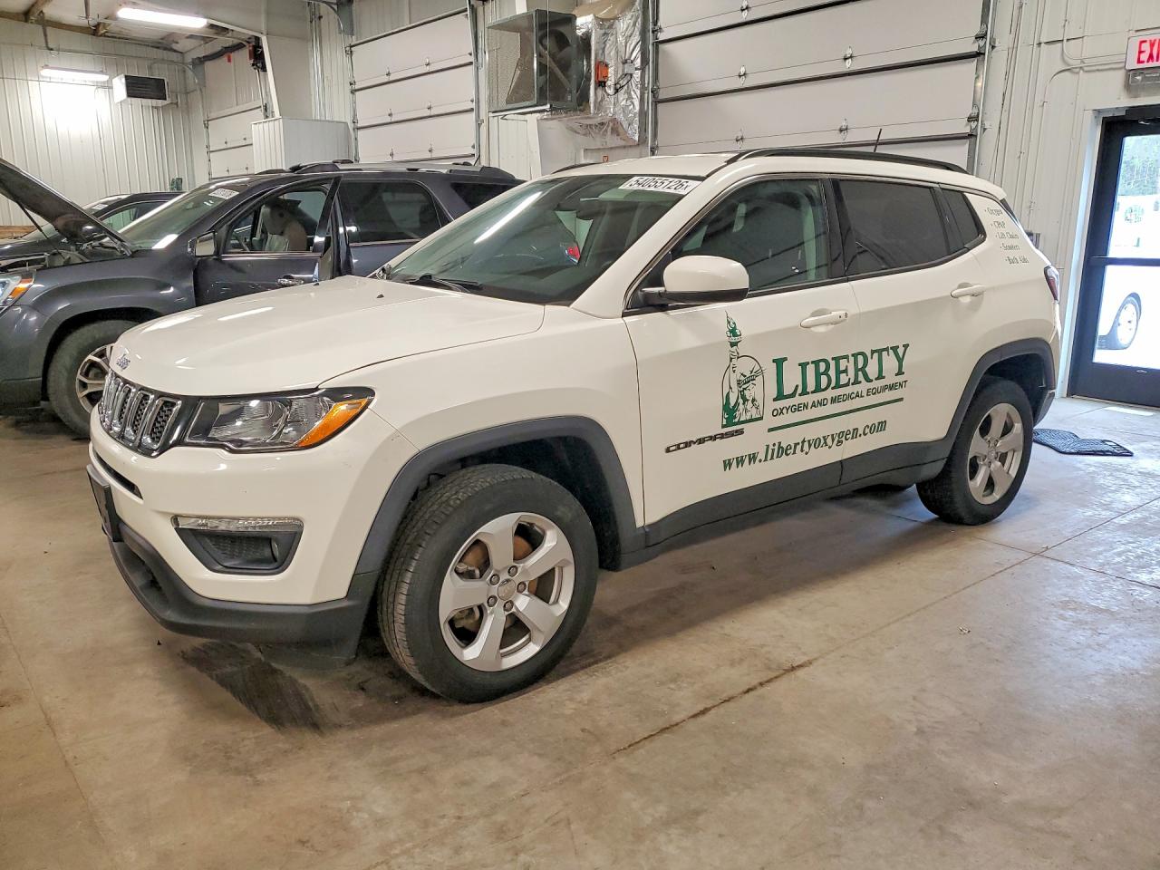 Salvage Jeep Compass Image