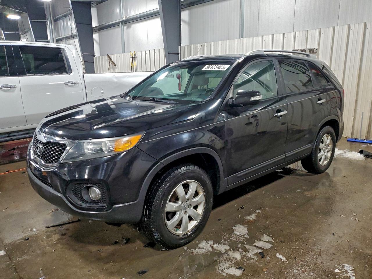 Salvage Kia Sorento Image