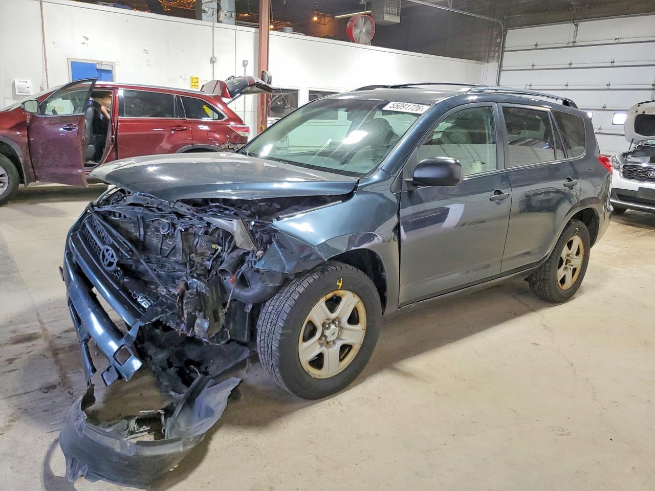 Salvage Toyota RAV4 Image