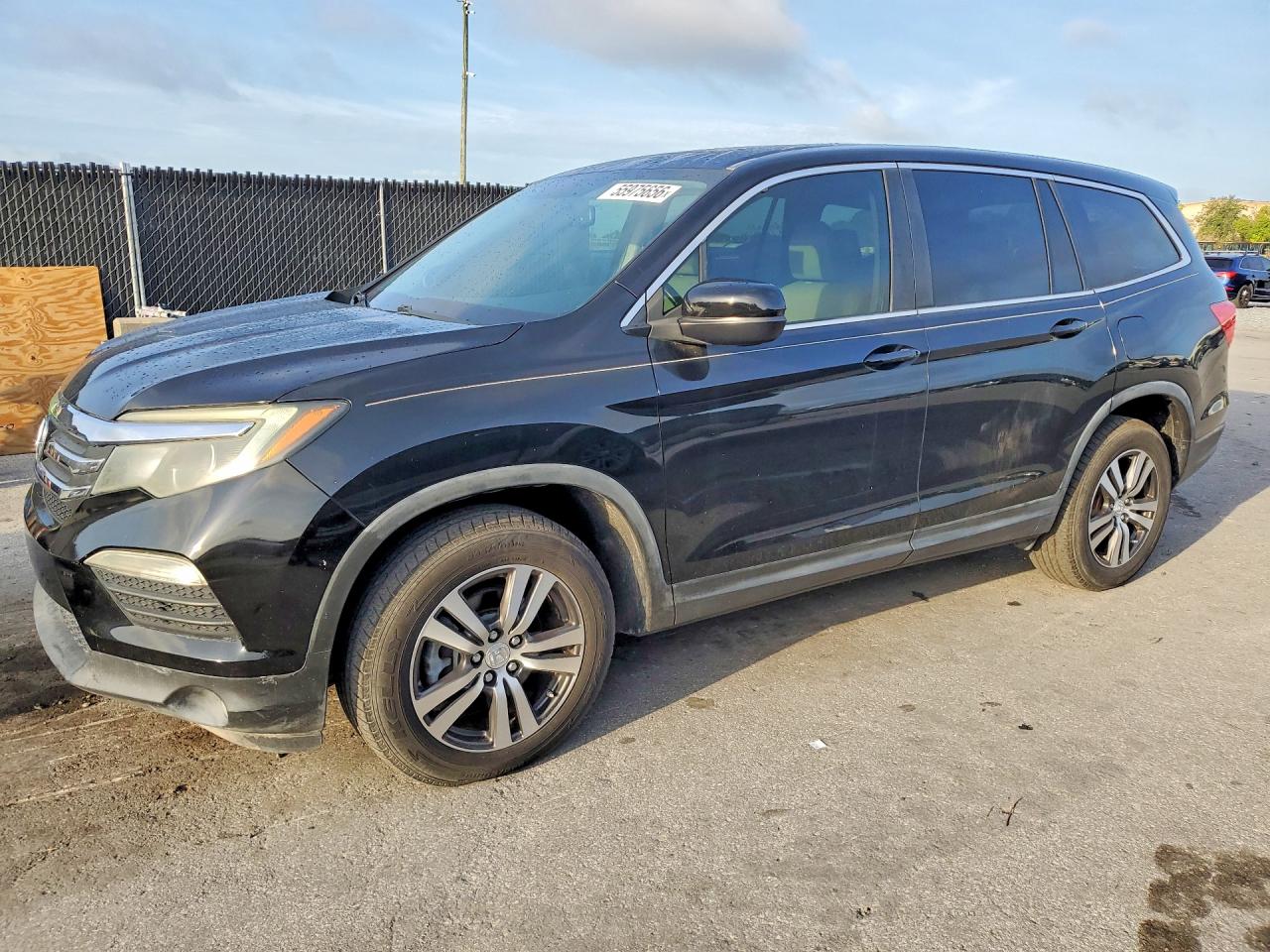 Salvage Honda Pilot Image