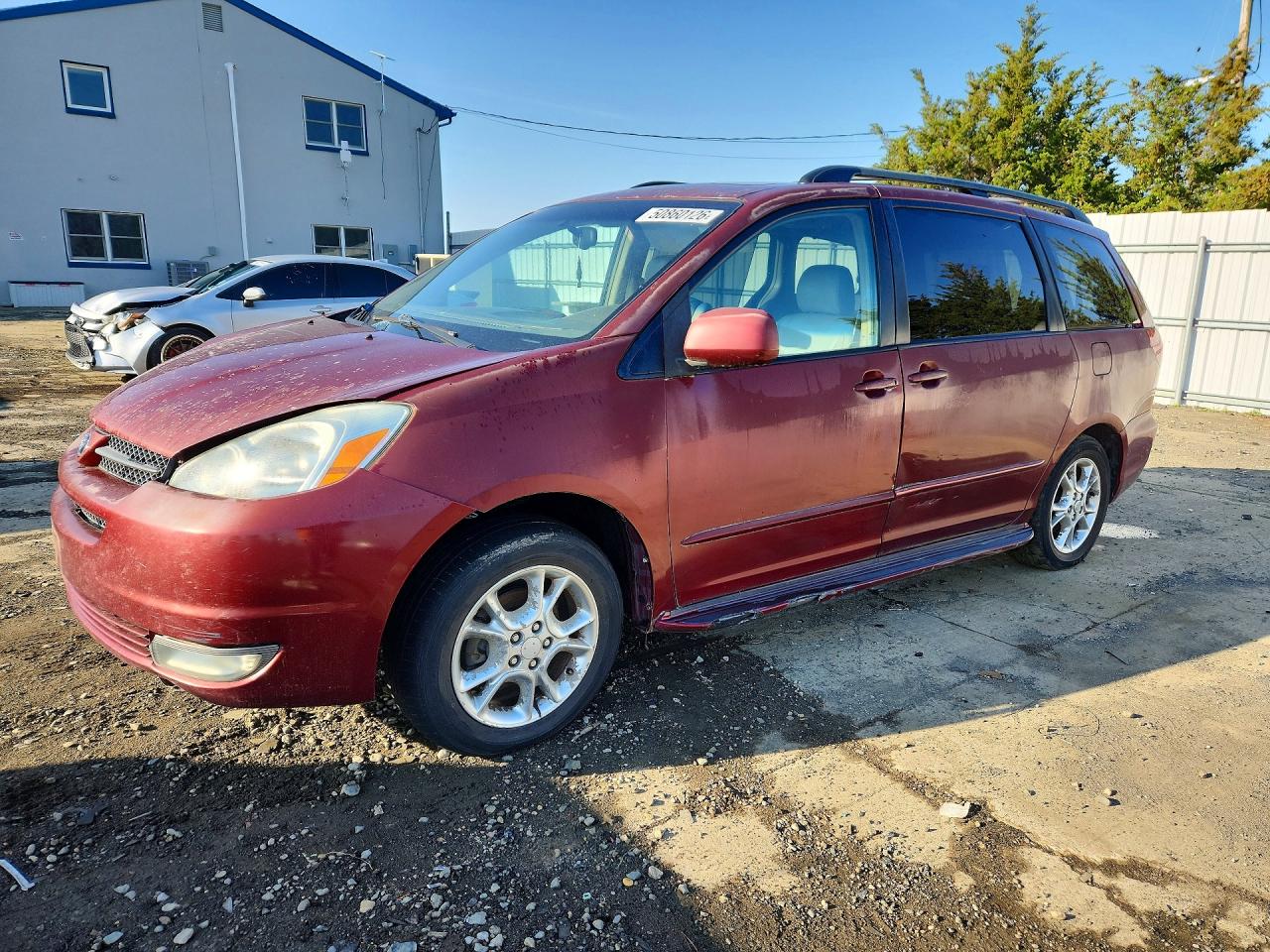 Salvage Toyota Sienna Image