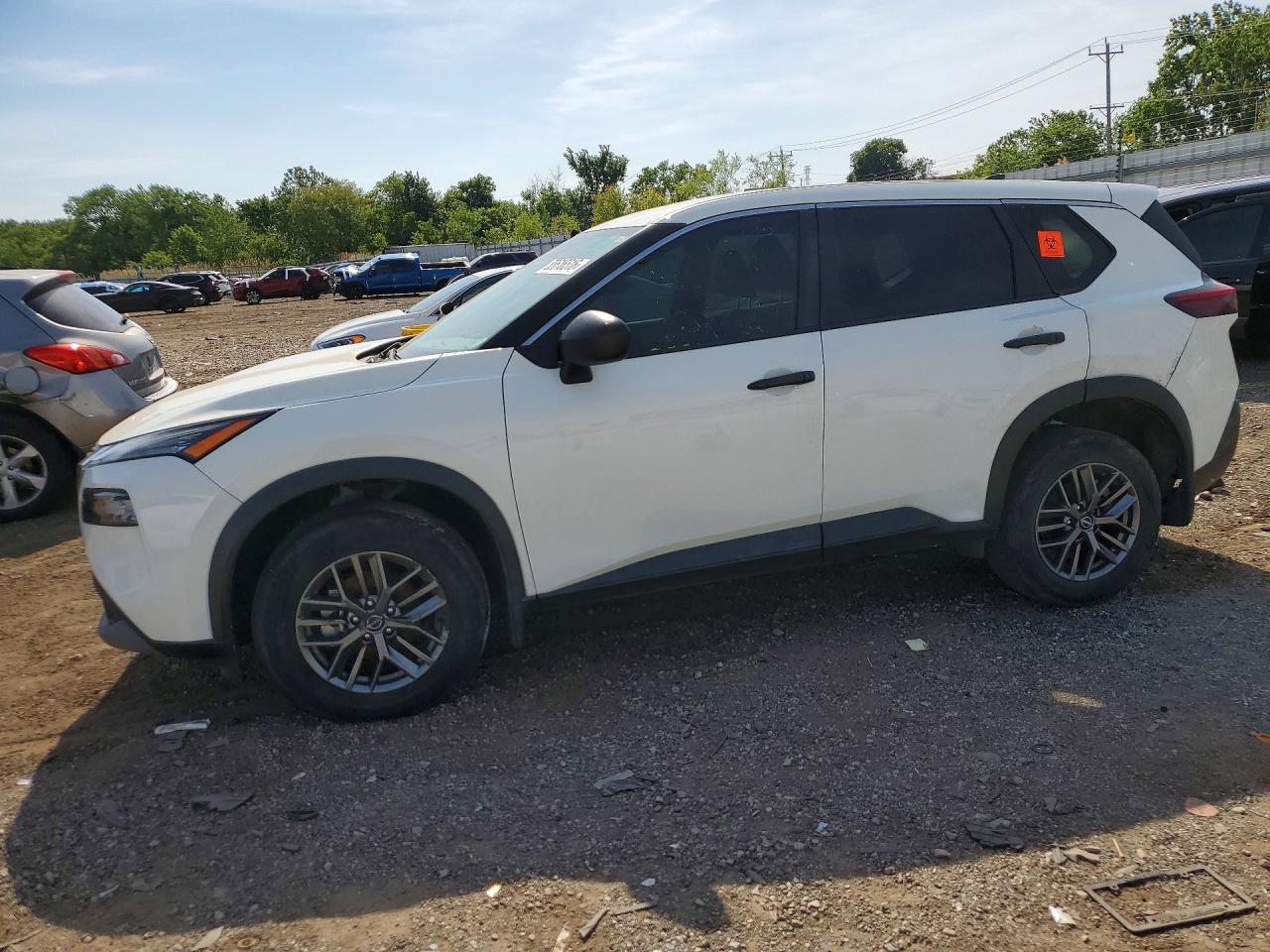 Salvage Nissan Rogue Image