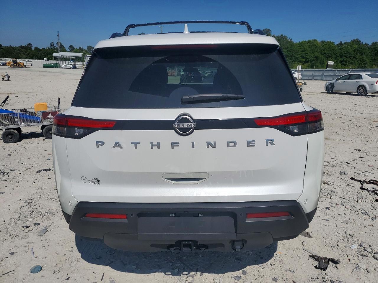 Nissan Pathfinder Sv