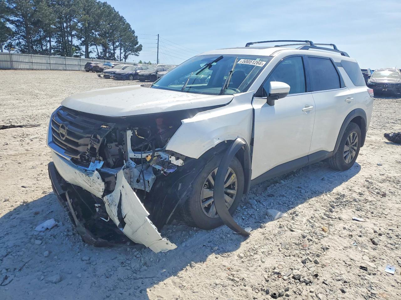 Salvage Nissan Pathfinder Image