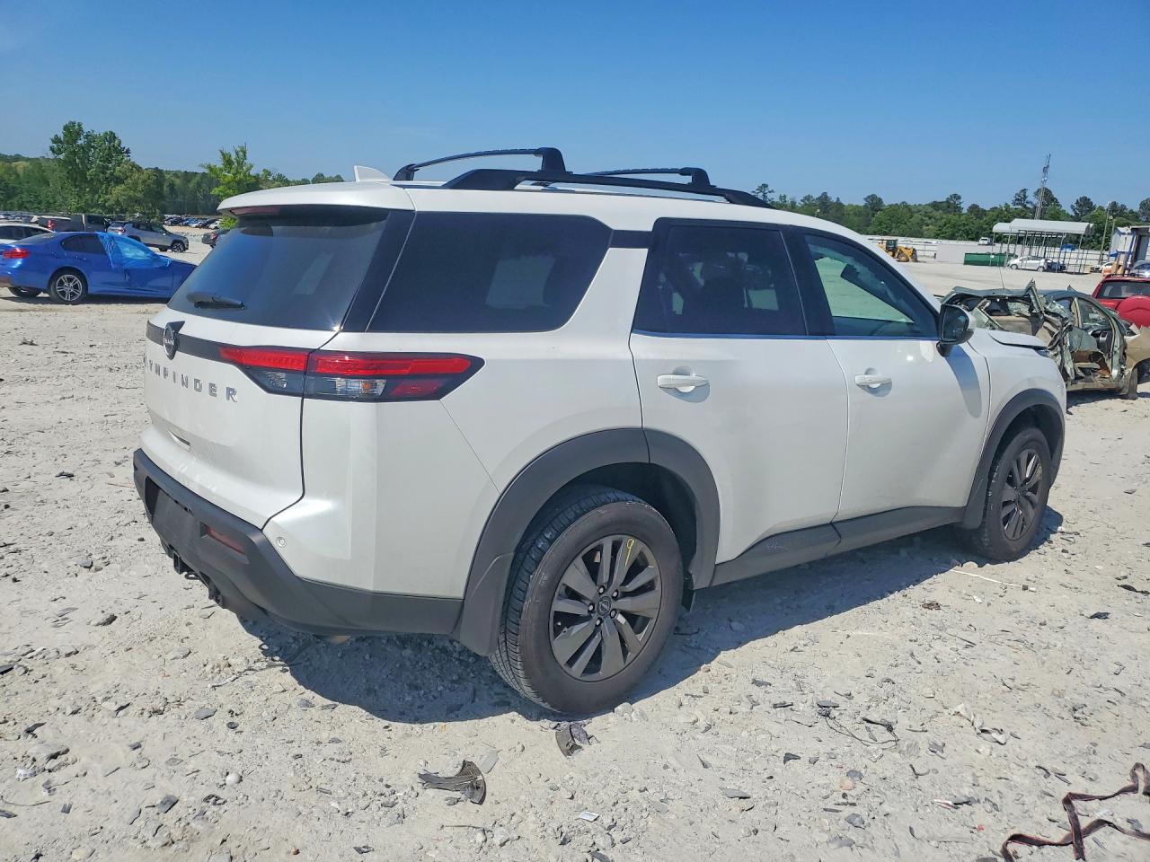 Nissan Pathfinder Sv