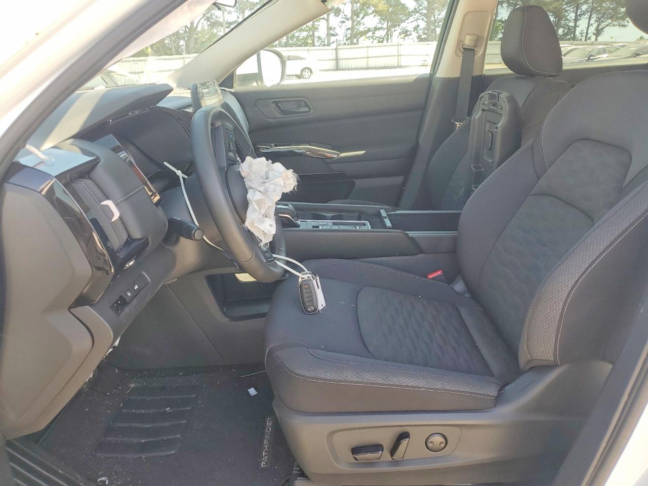 Nissan Pathfinder Sv