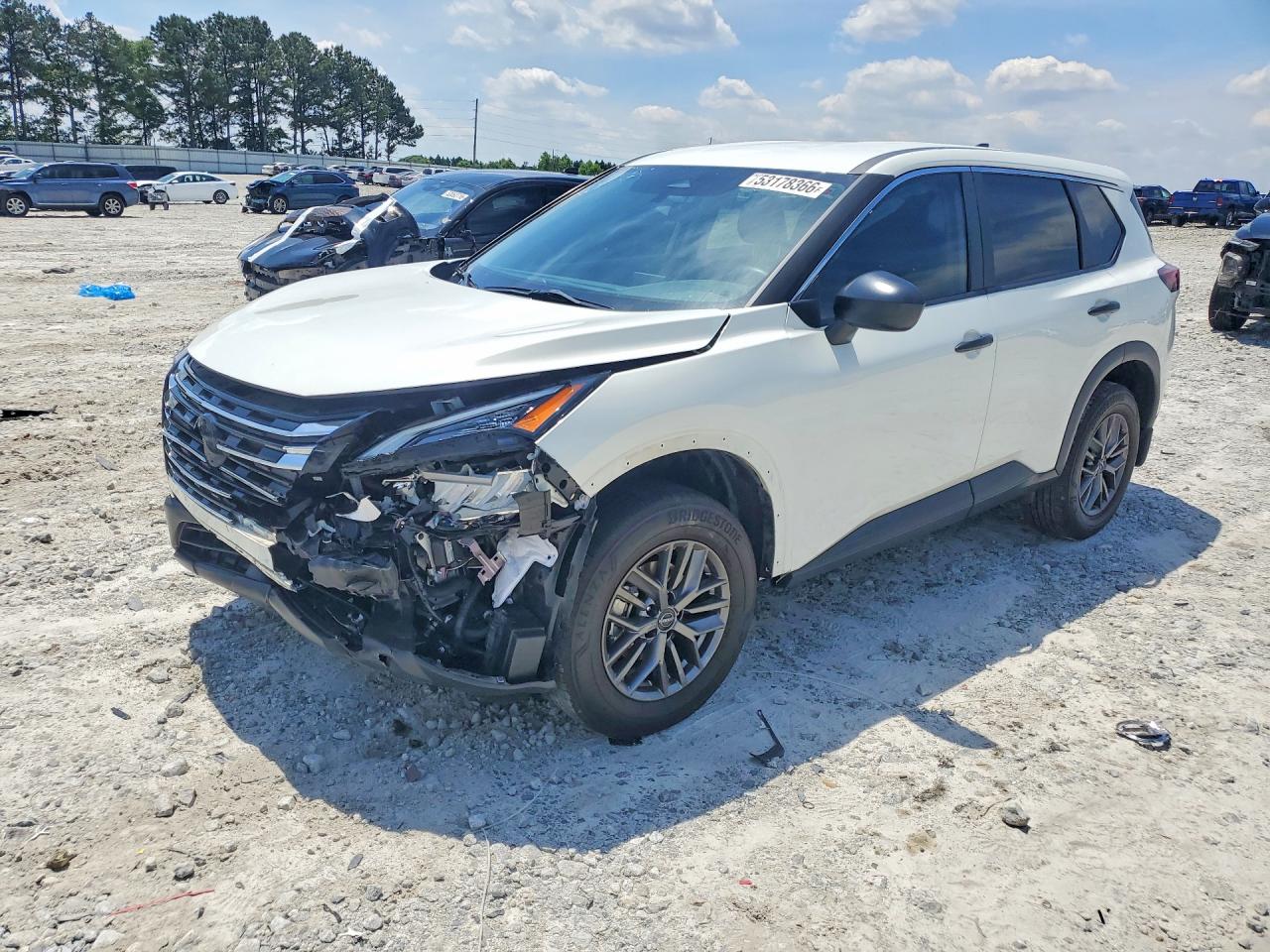 Salvage Nissan Rogue Image