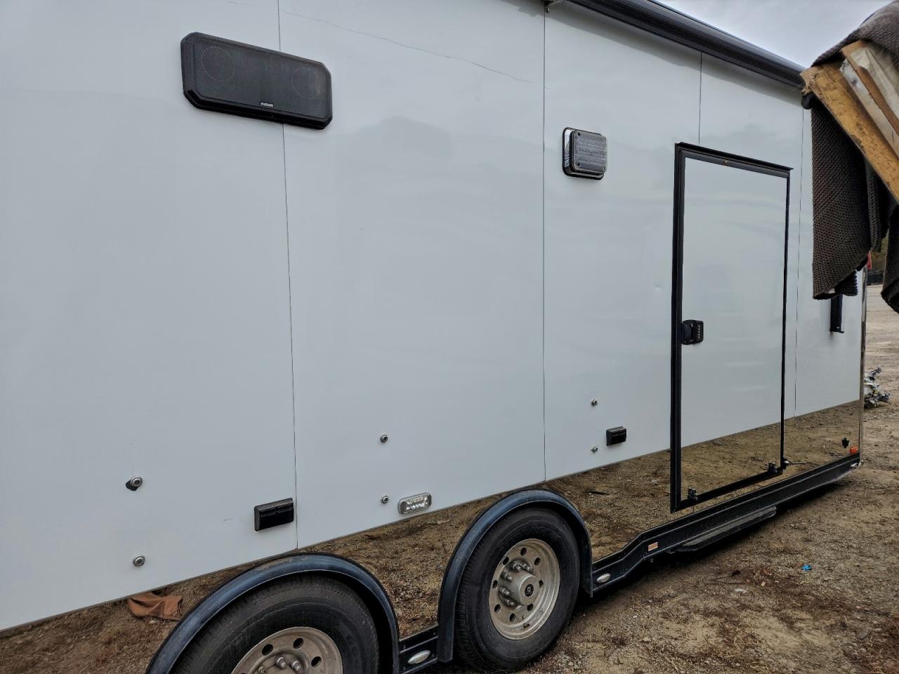 Encl Trailer