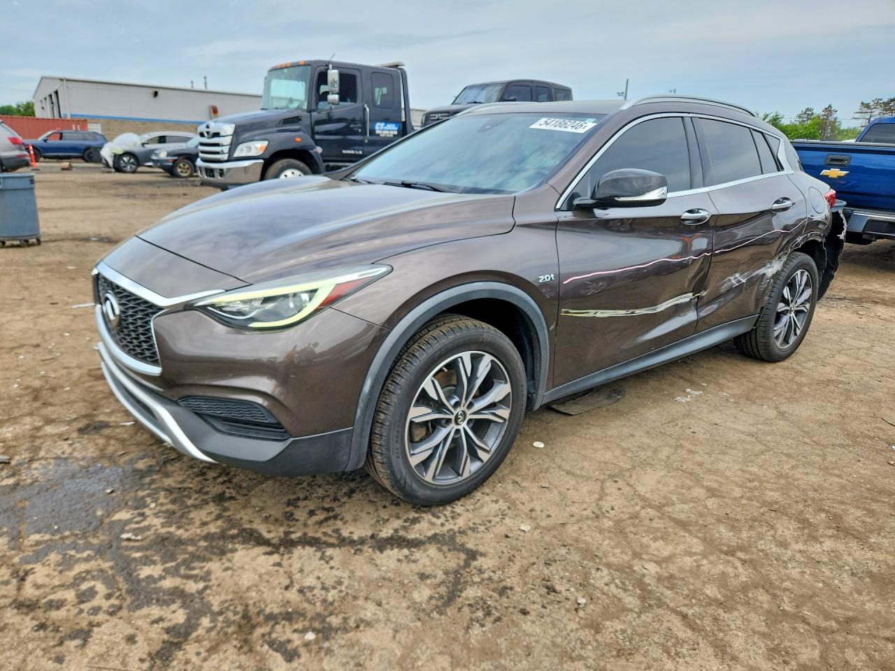 Salvage INFINITI Qx Image