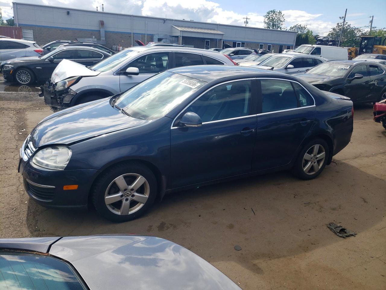 Salvage Volkswagen Jetta Image