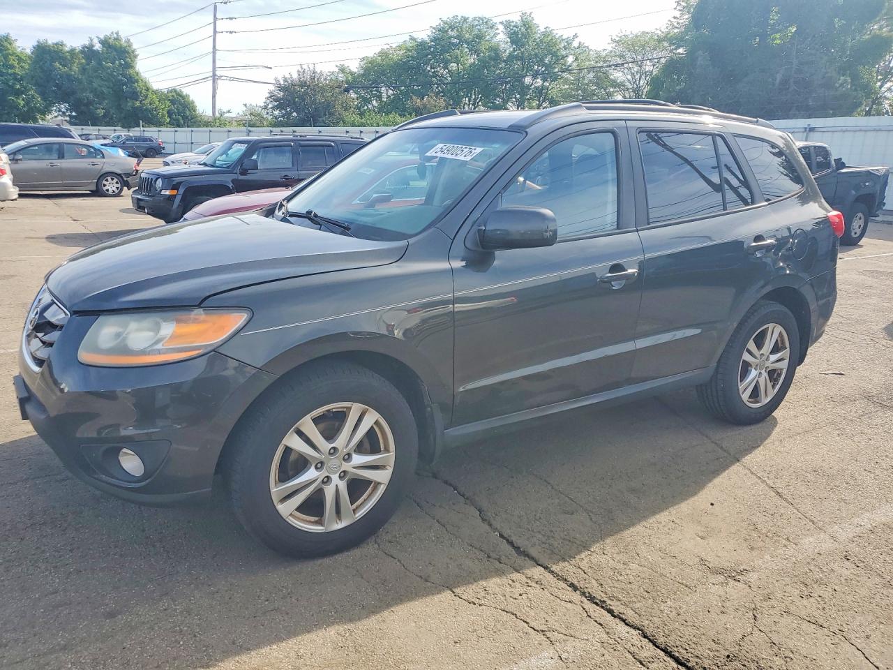 Salvage Hyundai SANTA FE Image
