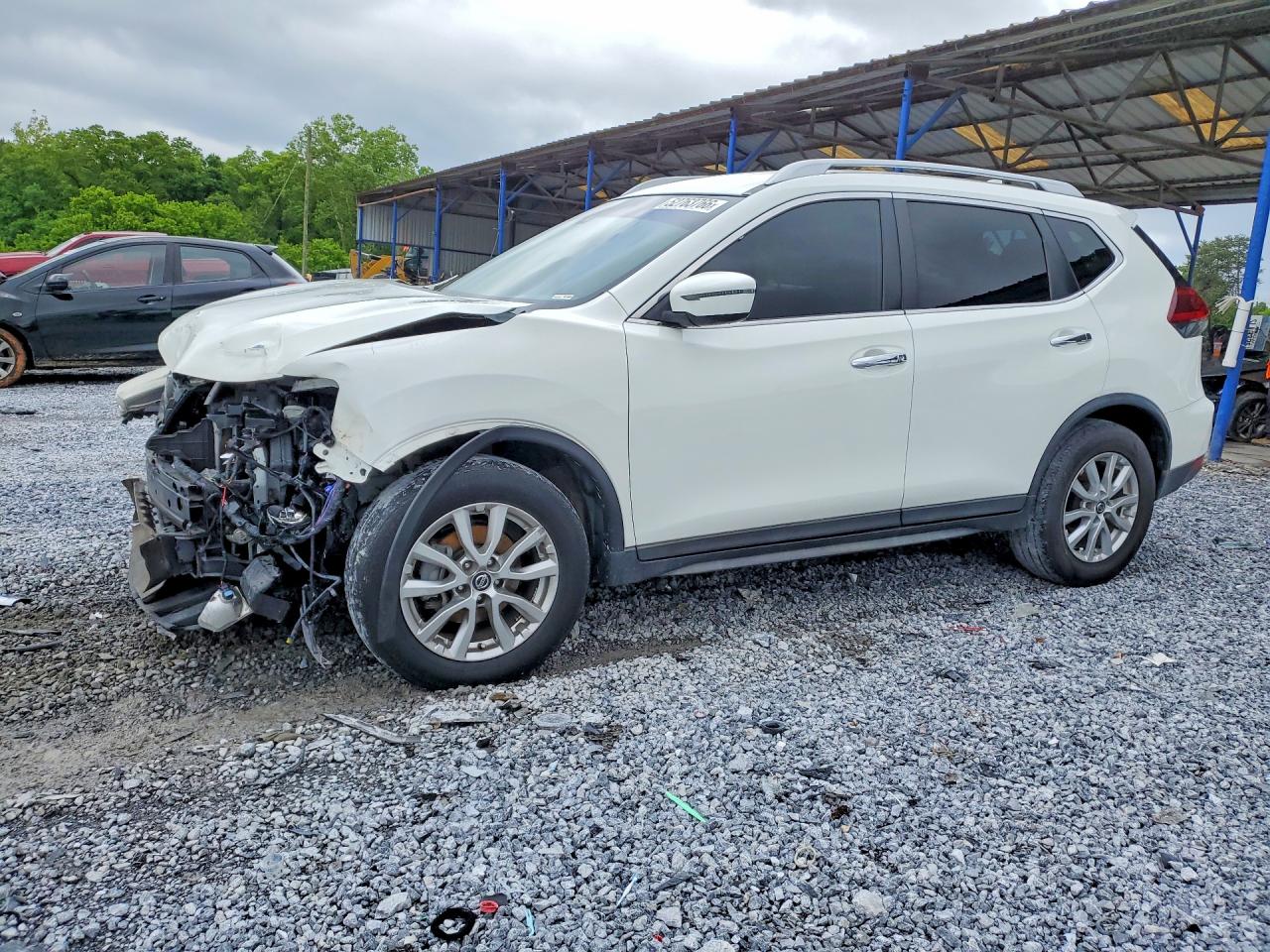 Salvage Nissan Rogue Image