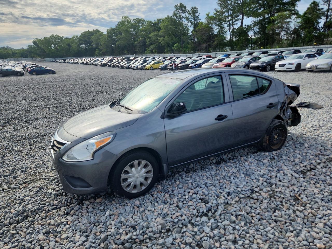 Salvage Nissan Versa Image