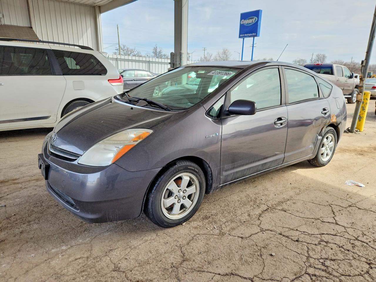 Salvage Toyota Prius Image