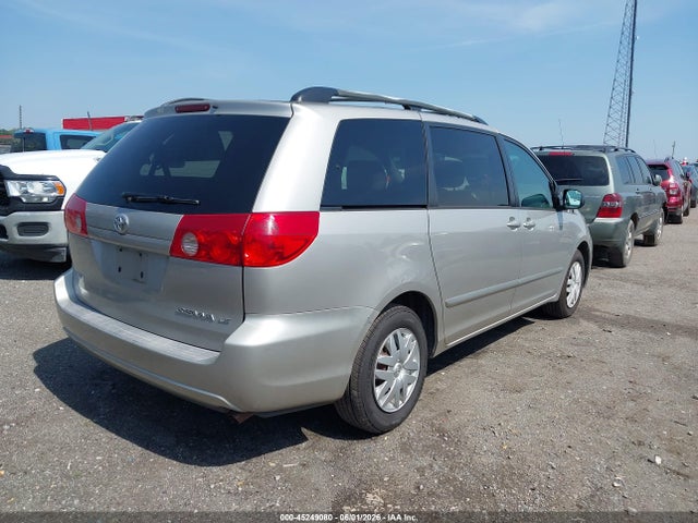 Toyota Sienna Le