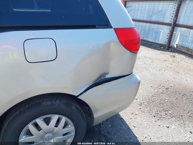 Toyota Sienna Le