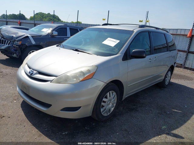 Toyota Sienna Le