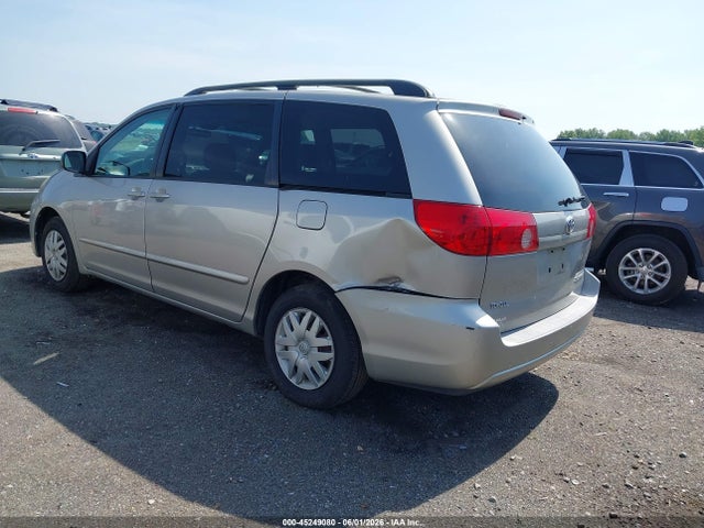 Toyota Sienna Le