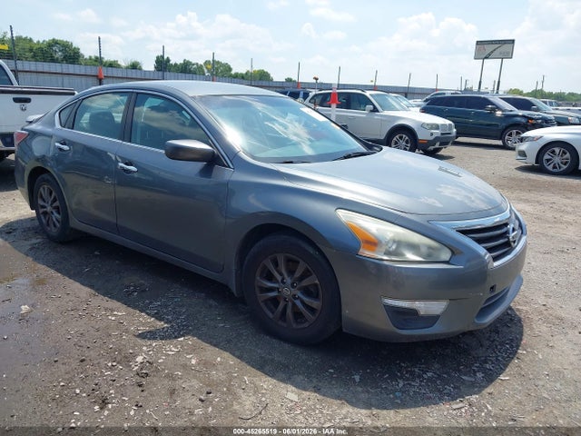 Salvage Nissan Altima Image