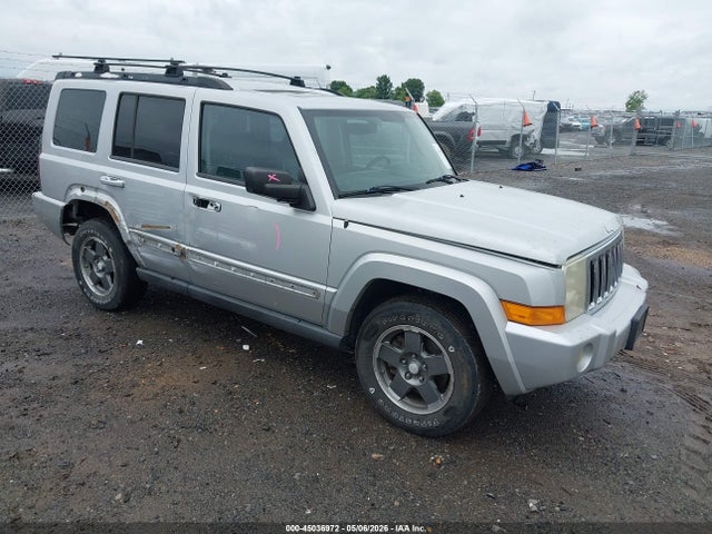 Salvage Jeep Commander Image
