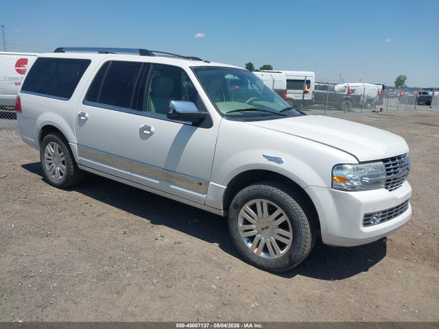 Salvage Lincoln Navigator Image