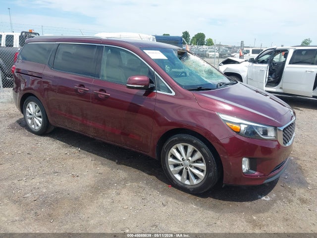 Salvage Kia Sedona Image