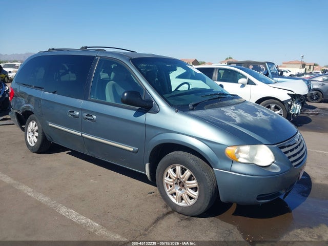Salvage Chrysler Town & Country Image