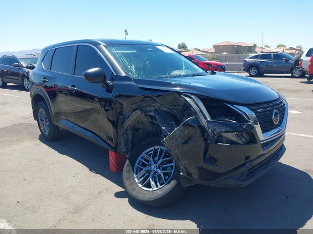 Salvage Nissan Rogue Image