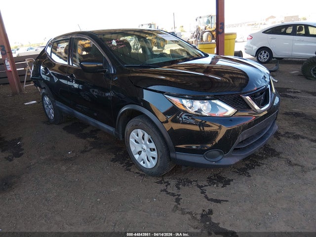 Salvage Nissan Rogue Image