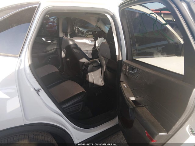 Ford Escape Titanium Hybrid
