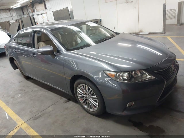 Salvage Lexus Es Image