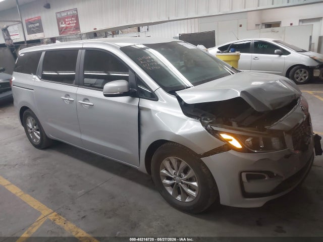 Salvage Kia Sedona Image
