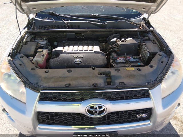Toyota RAV4 Limited V6