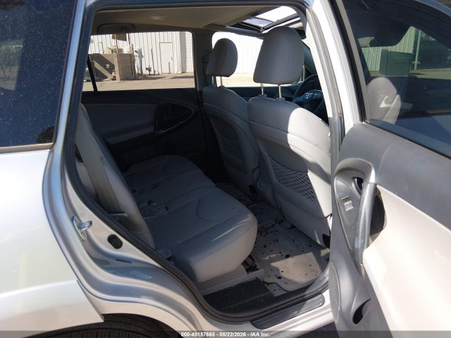 Toyota RAV4 Limited V6