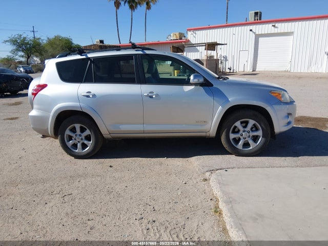 Toyota RAV4 Limited V6
