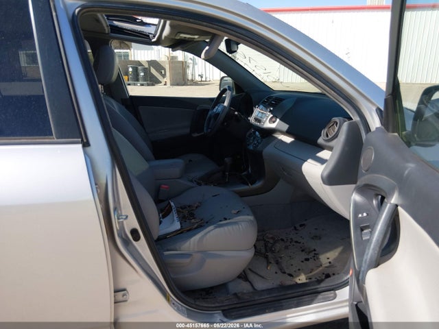 Toyota RAV4 Limited V6